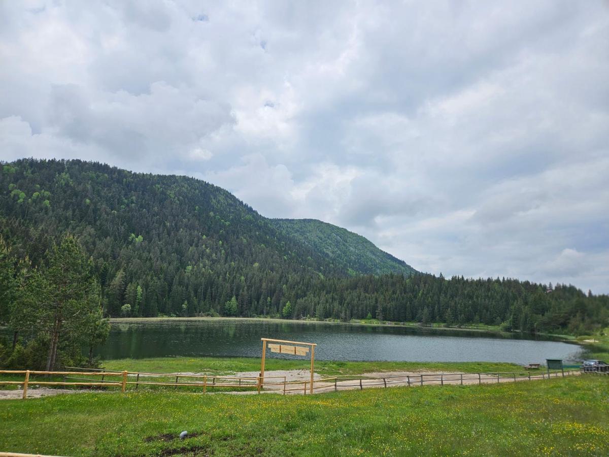 Apartmani Jezero Жабляк Экстерьер фото